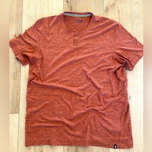 Smartwool Shirt Men's Size Large Short Sleeve Henley in Rust Color Layering